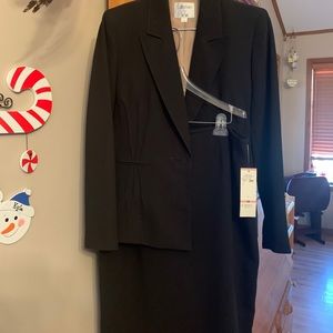 Le Suit 2 piece/skirt and jacket/black